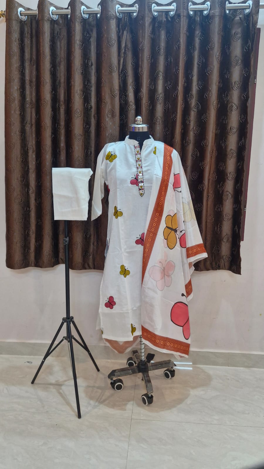 Beautiful Butterfly vertican silk 3 pcs set - white